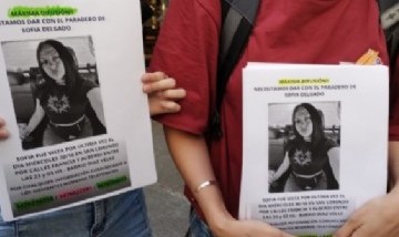 Desapareció una joven en Rosario y sus amigos repartieron volantes en el centro de la ciudad
