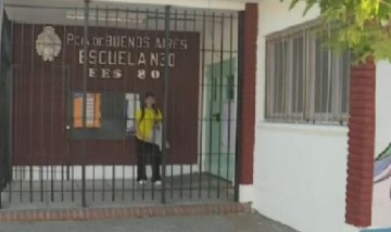 Lomas del Mirador: la cobarde agresión de un alumno a otro en medio del aula