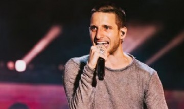 Ante una multitud, Wos cerró en la ciudad de Rosario la gira de su álbum Descartable