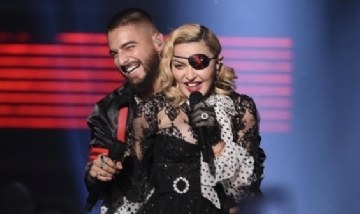 Seducción entre Madonna y Maluma en "Medellín"