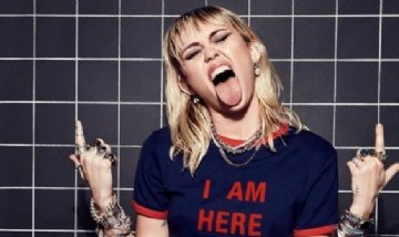 Viral: el polémico festejo familiar de la Navidad en la casa de Miley Cyrus