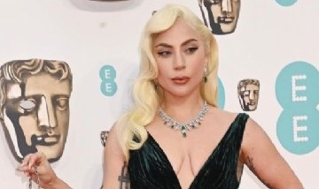 El deslumbrante look de Lady Gaga en la alfombra roja de los premios BAFTA 2022