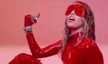 Miley Cyrus lanza su himno feminista con grandes mujeres