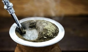 Mate sin yerba: de qué se trata esta moda que es furor en las redes sociales