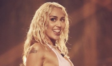 Miley Cyrus lanzó su octavo disco y estallaron los memes en las redes sociales