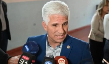 Acusan al gobernador Claudio Poggi de usar recursos públicos con fines electorales en plena veda