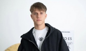 Valentino López debutó como modelo y sorprendió con su estilo junto a su novia
