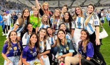 Las esposas de los jugadores de Argentina posaron todas juntas y celebraron el título mundial