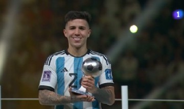 Enzo Fernández fue reconocido como el mejor jugador joven de la Copa Mundial de Qatar