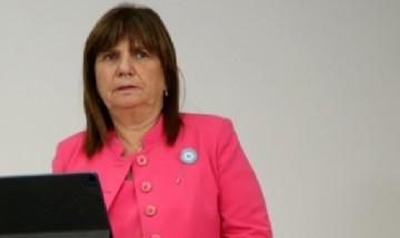 Papelón de Patricia: festejó un decomiso de cocaína, pero era talco para los pies