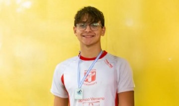 Matías Bottoni regresó a la pileta a más de dos meses después del accidente