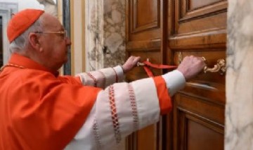 Cómo era la habitación en la que murió el Papa Francisco en su humilde hogar del Vaticano