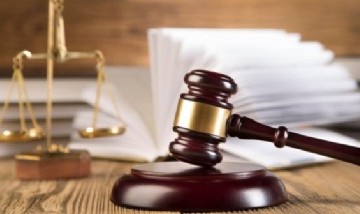 Un hombre de 35 años se cambió apellido de su padre por el materno