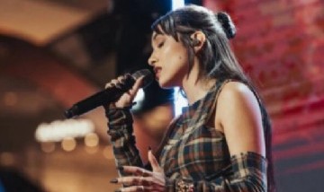 María Becerra presentó "Corazón Vacío" en un show acústico y gratuito para sus fans