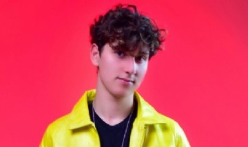 El joven cantante venezolano Ryan Cox, lanzó el álbum de estudio "A Popcorn"