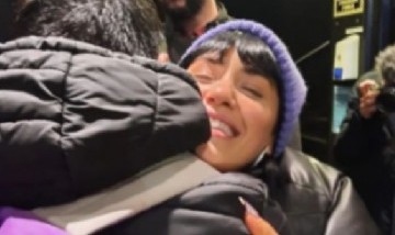 Lali Espósito sorprendió a los fans que acampan para verla en su show en el Luna Park