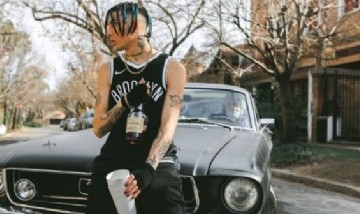 Sorpresa: Khea se reencontró con el auto que le dio origen a su nombre artístico