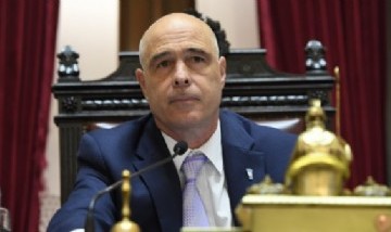 La Justicia ordenó embargar el sueldo del senador Bartolomé Abdala por una deuda millonaria