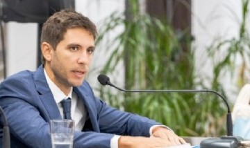 Santiago Passaglia entregó 10 escrituras a familias de San Nicolás