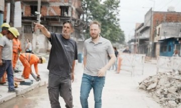 Otermín supervisó una obra y destacó más de 2 mil puntos de bacheo en Lomas de Zamora