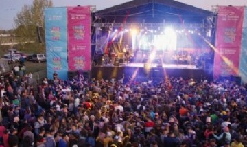 Así se festeja el Día de la Primavera y del Estudiante en lalocalidad de Junín
