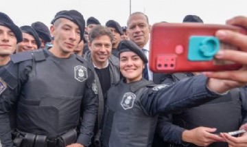 Kicillof encabezó el acto de egreso de 1.500 cadetes de la Escuela de Policía "Juan Vucetich"