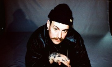 Evlay lanzó su primer disco, 333, con colaboraciones de Wos, Ca7riel y Neo Pistea entre otros