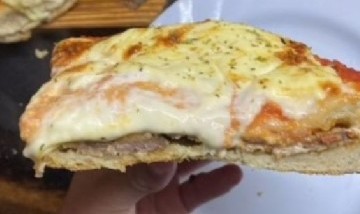 Un joven tiktoker revolucionó las redes con la receta de la auténtica "pizzanesa"
