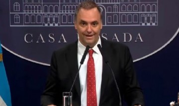 Manuel Adorni recibió otro préstamo privado de 100 mil dólares de dos jubiladas