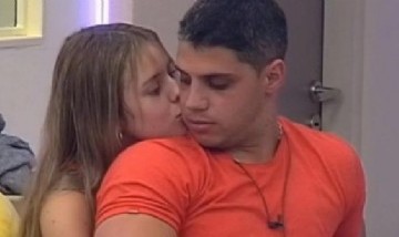 A medida que iban trascurriendo los días en el reality, la pareja aumentaba sus momentos de intimidad, pero GH le fue cambiando algunas reglas.