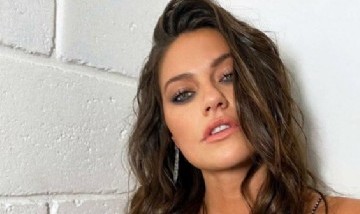 Jujuy Jiménez hizo una profunda reflexión con un topless al borde de la censura