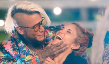 "La Mandi": Melody Luz apareció con una mandíbula igual a la de Alex Caniggia