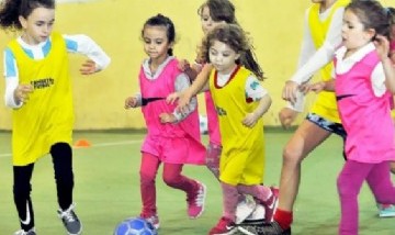 Se firmó un convenio para impulsar el fútbol femenino en la currícula de las escuelas