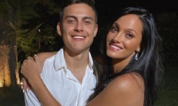 Oriana Sabatini y Paulo Dybala divirtieron a sus seguidores con un karaoke por instagram