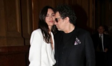 Andrés Calamaro está de novio: las fotos del músico junto a su amor en el Teatro Colón
