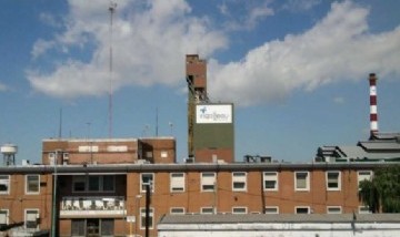 La histórica Rigolleau echó a 100 trabajadores, frenó producción y reemplaza vajilla local con importaciones de China