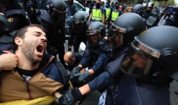 Fuerte represión policial a los independentistas catalanes