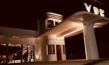 Un cordobés convirtió una estación de servicio YPF abandonada en un bar con estilo moderno