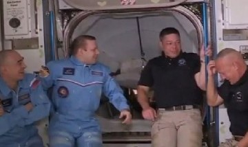 Los astronautas de la nave SpaceX llegaron a la Estación Espacial Internacional