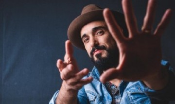 Los mensajes de amor de Abel Pintos a su esposa Mora Calabrese en plena gira