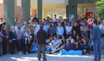 La Facultad de Ciencias de la Salud realizó un abrazo simbólico en sus sedes