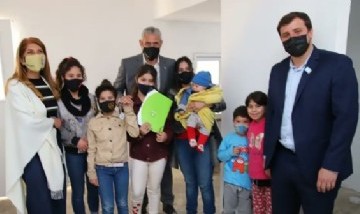 Alberto Fernández, Cristina Kirchner y Jorge Ferraresi entregaron viviendas en la Isla Maciel