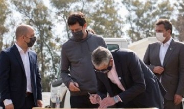 El intendente Puglelli firmó un convenio con Massa y Wado de Pedro para obras de asfalto en San Andrés de Giles