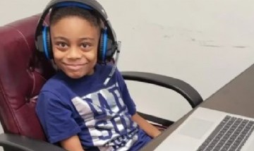 "Quiero ser un astrofísico": un niño de 9 años terminó la secundaria y comienza la universidad