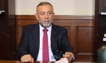 Video: un diputado renunció luego de que lo descubrieran mirando porno en medio de una sesión