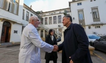 Dos hospitales porteños realizaron el primer trasplante renal pediátrico conjunto y un nene de 9 años recibió un riñón de su padre