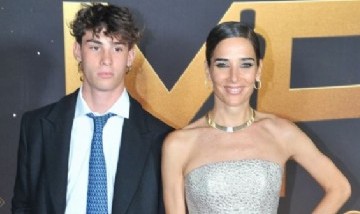 Juana Viale llegó a los Martín Fierro con su hijo Silvestre y el look del joven se volvió viral