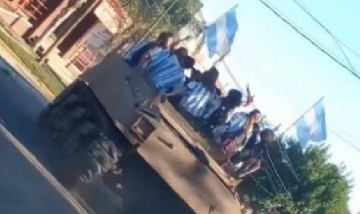 En San Luis, festejaron el triunfo de la Selección Argentina en un ¡tanque de guerra!