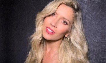 Laurita Fernández publicó un post con el cabello pelirrojo y pidió opiniones: "¿Qué decís?"