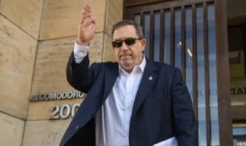 Maslatón cruzó a Milei y Caputo por el dólar: "Esto es una estafa al pueblo"